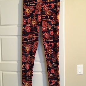 LulaRoe Disney leggings